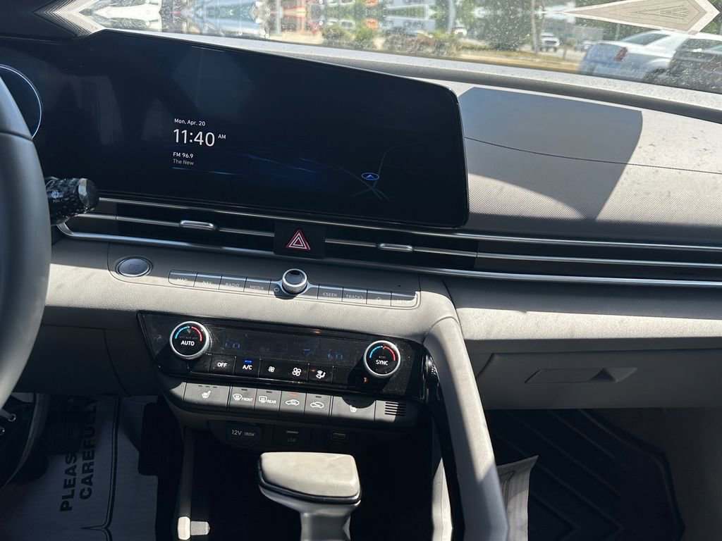 Used 2023 Hyundai Elantra SEL w/ Convenience Package FWD image 2