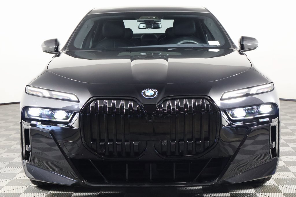 Certified 2023 BMW i7 xDrive60 AWD/4WD image 2