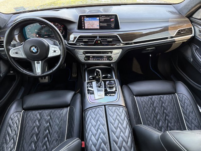 Used 2022 BMW M760i xDrive AWD/4WD image 13