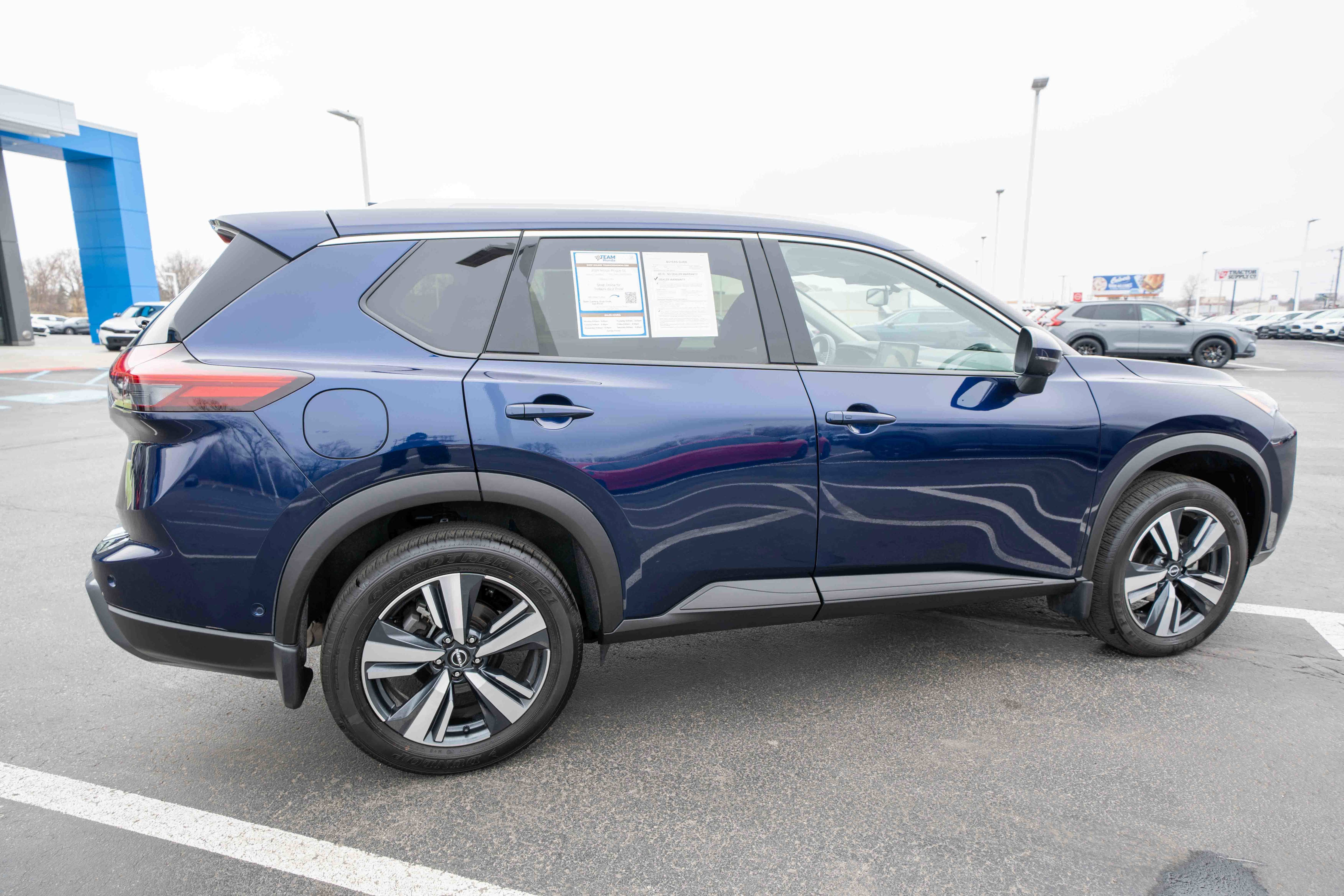 Used 2024 Nissan Rogue SL image 6