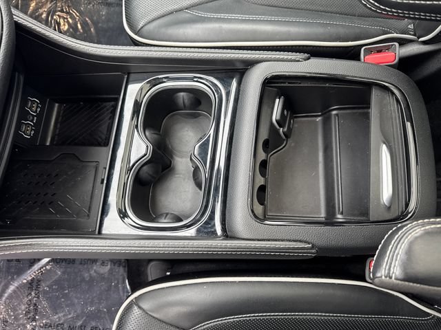 Used 2025 Chrysler Pacifica Limited FWD image 31