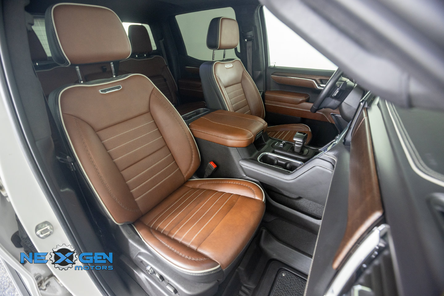 Used 2024 GMC Sierra 1500 Denali Ultimate AWD/4WD image 9