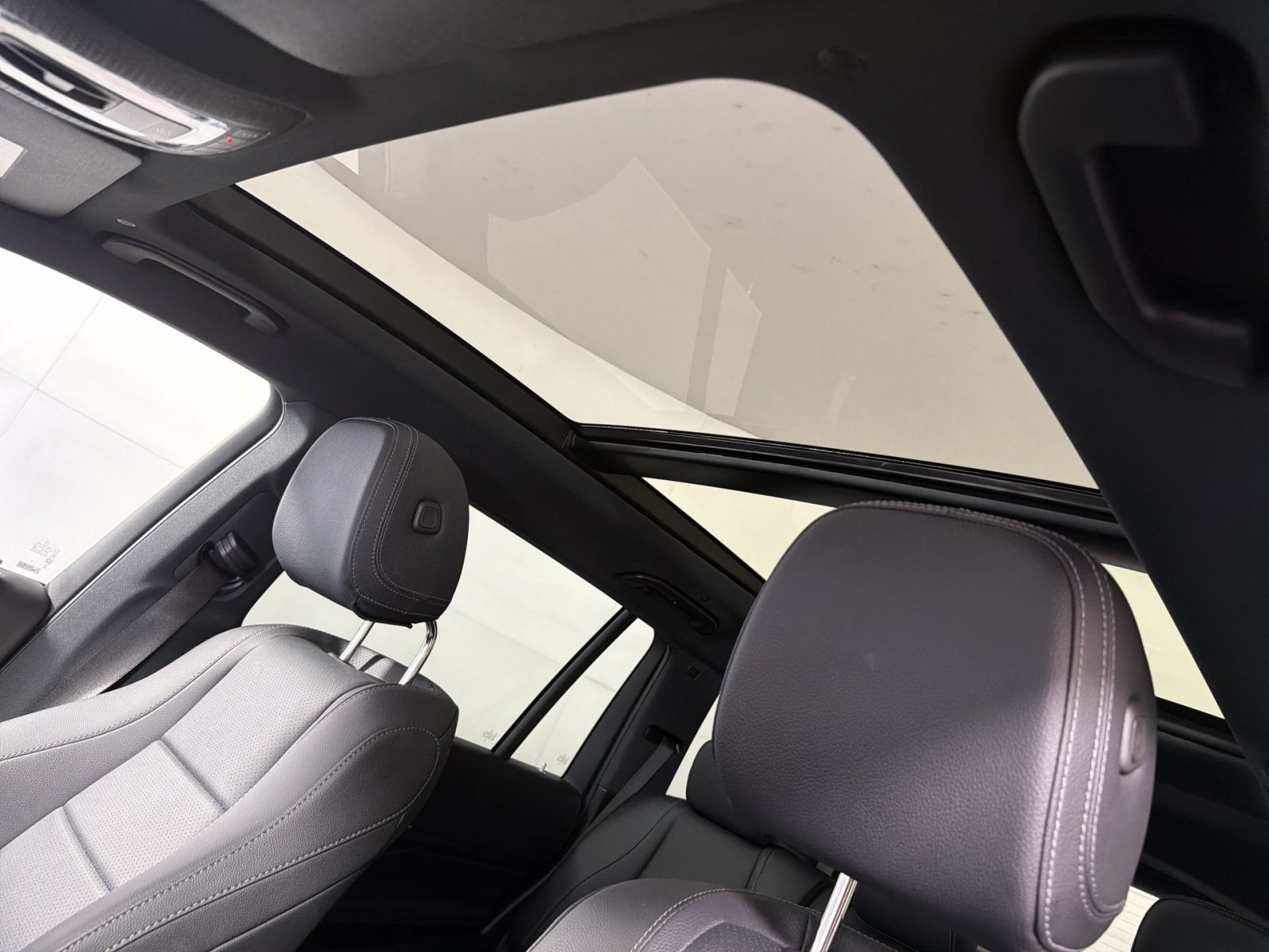 Used 2025 Mercedes-Benz GLS 450 4MATIC image 24