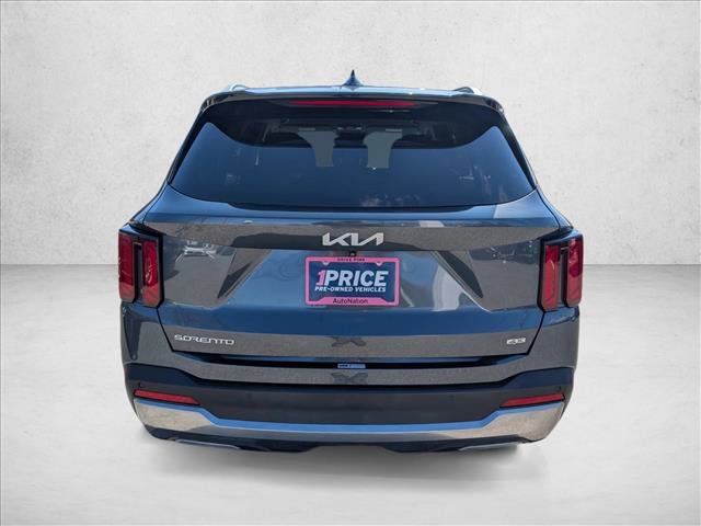 Used 2024 Kia Sorento S image 7