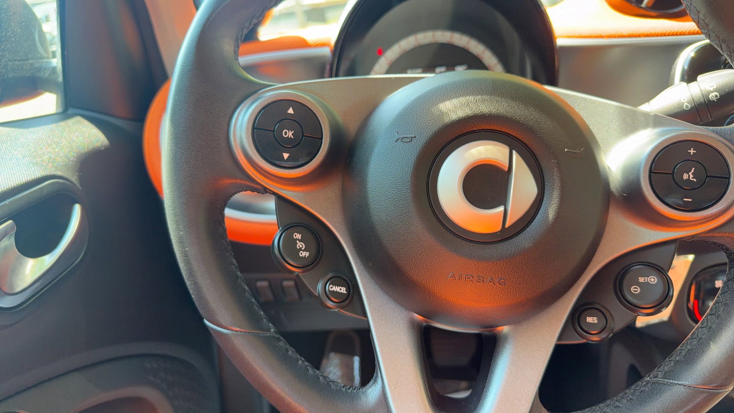 Used 2016 smart fortwo passion RWD image 22