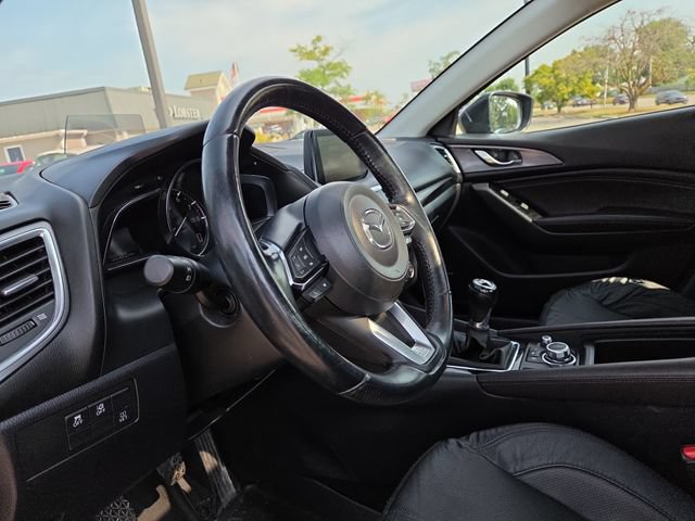 Used 2018 MAZDA MAZDA3 Grand Touring w/ Premium Equipment Package FWD image 23