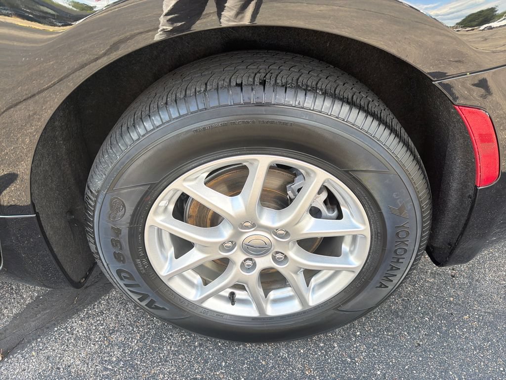 Used 2024 Chrysler Pacifica Touring-L FWD image 30