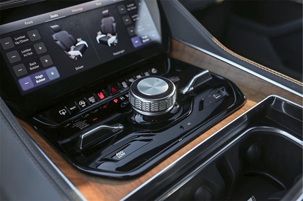 Used 2024 Jeep Grand Wagoneer Series III image 25