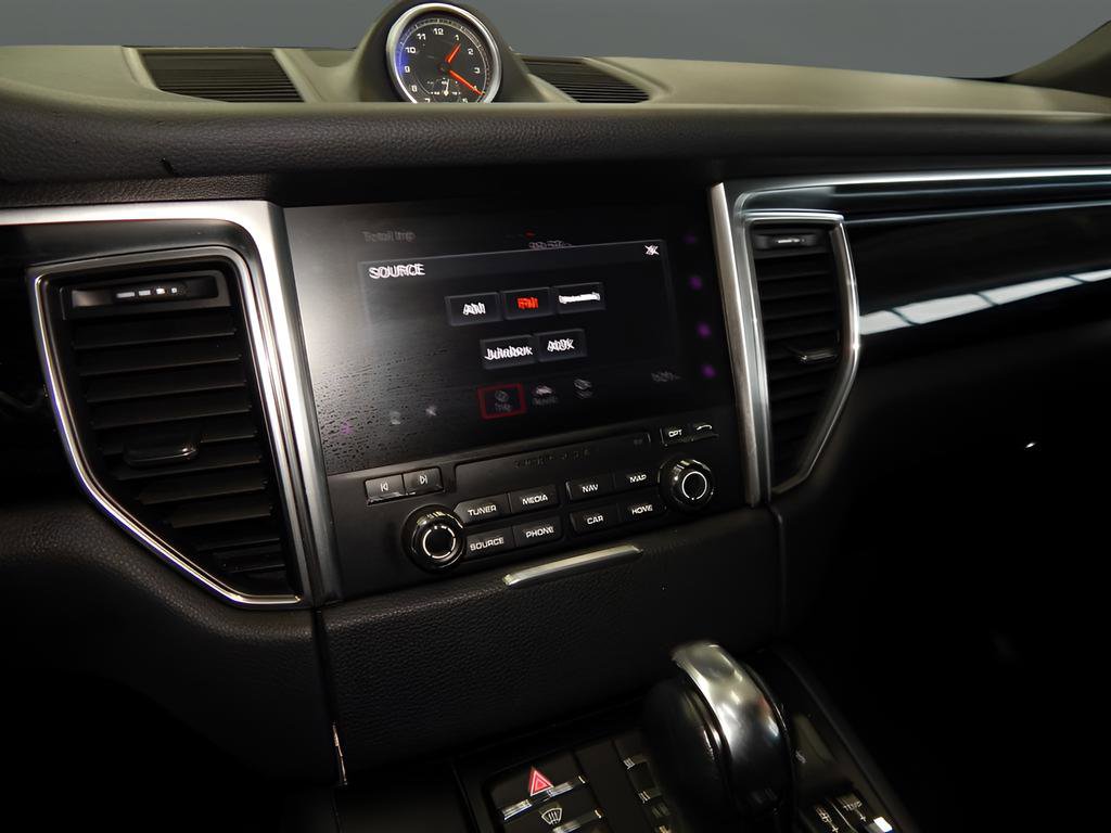 Used 2018 Porsche Macan Sport Edition image 26