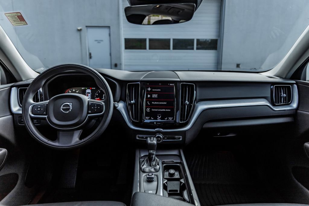 Used 2020 Volvo XC60 T6 Momentum AWD/4WD image 25
