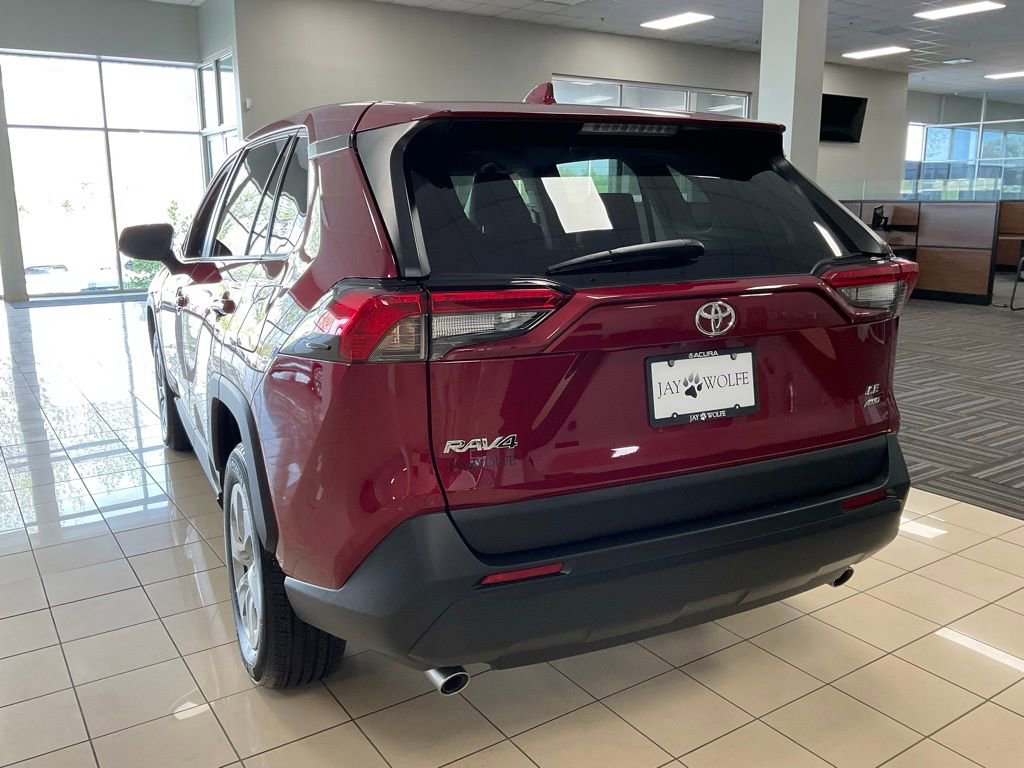 Used 2025 Toyota RAV4 LE AWD/4WD image 6