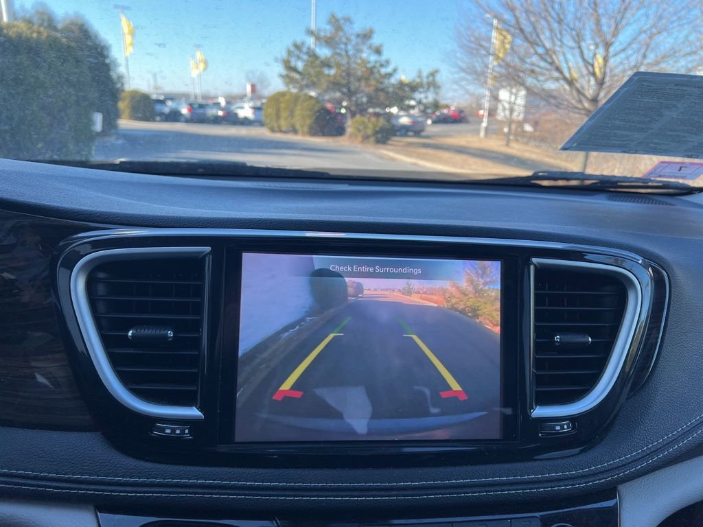 Used 2023 Chrysler Pacifica Limited image 19