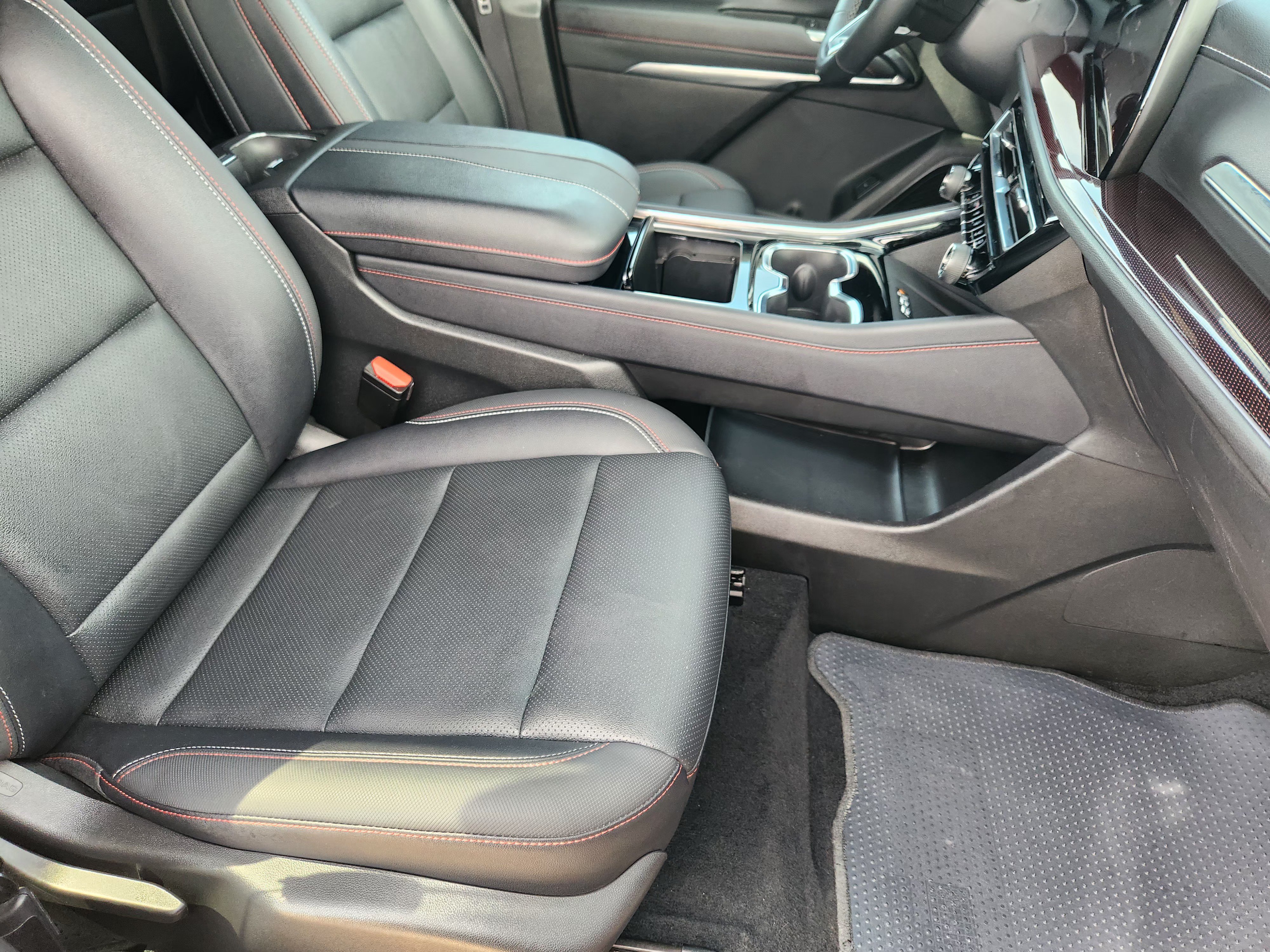 Used 2025 Chevrolet Traverse Z71 AWD/4WD image 16