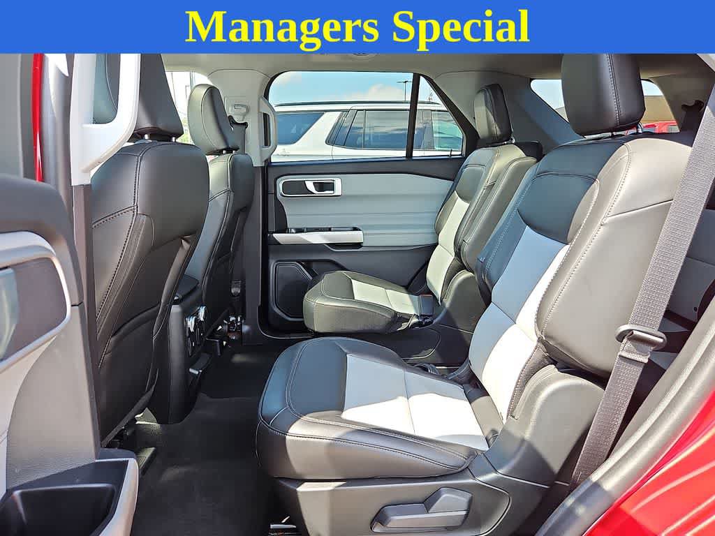 Used 2022 Ford Explorer XLT w/ Equipment Group 202A AWD/4WD image 9