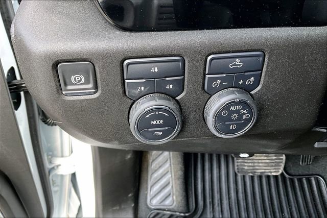 Used 2025 Chevrolet Silverado 2500 LT w/ Convenience Package image 16