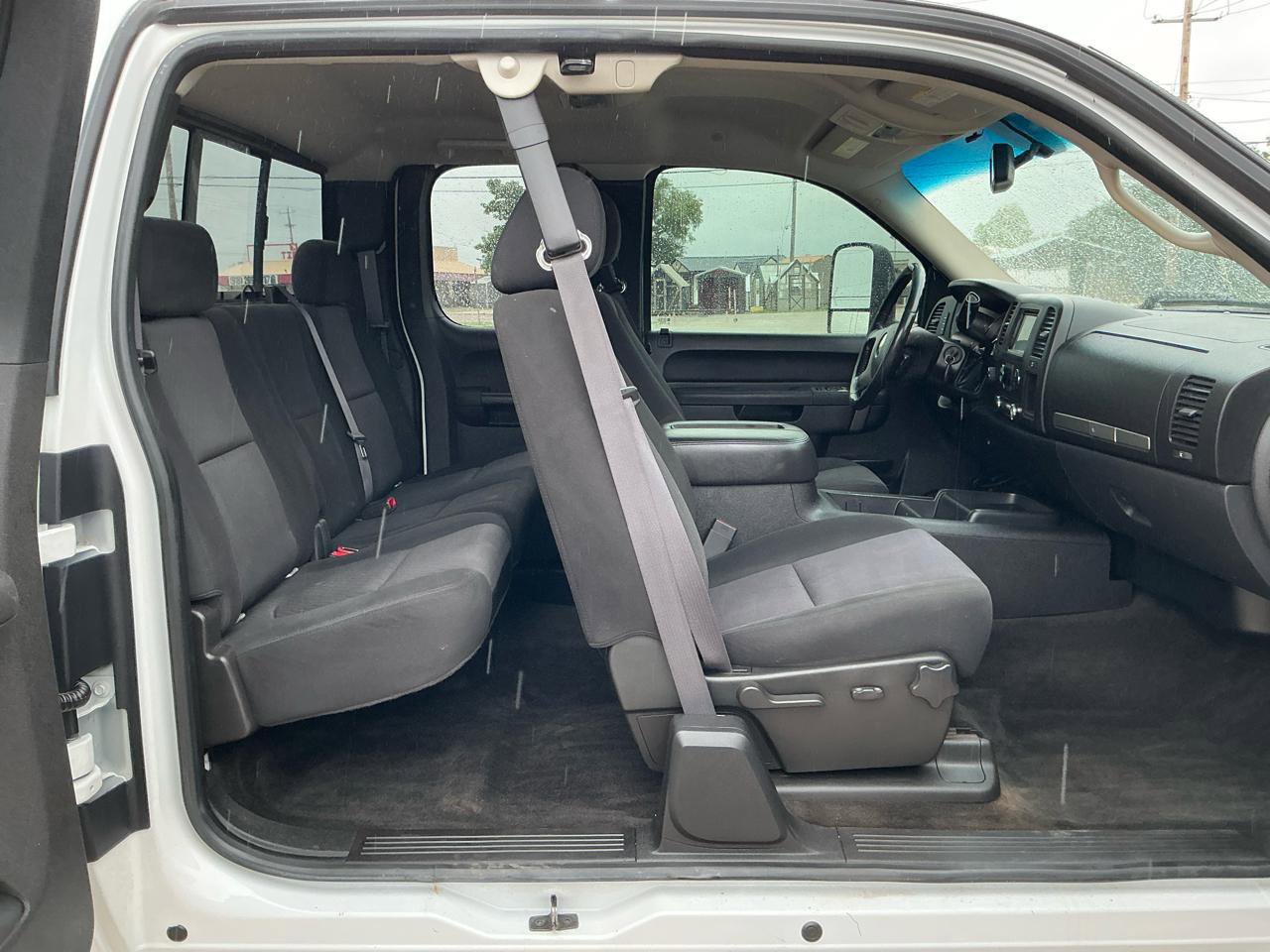 Used 2011 Chevrolet Silverado 2500 LT w/ Interior Plus Package AWD/4WD image 17
