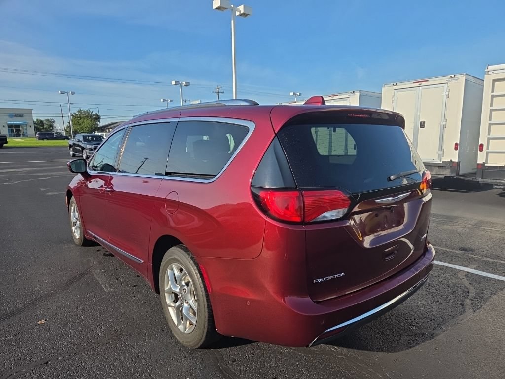 Used 2017 Chrysler Pacifica Limited w/ UConnect Theater Package FWD image 7