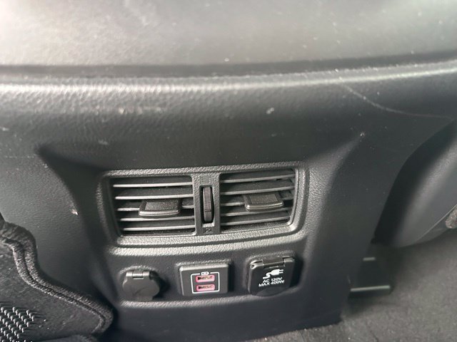 Used 2024 Nissan Titan SV w/ SV Convenience Package RWD image 12