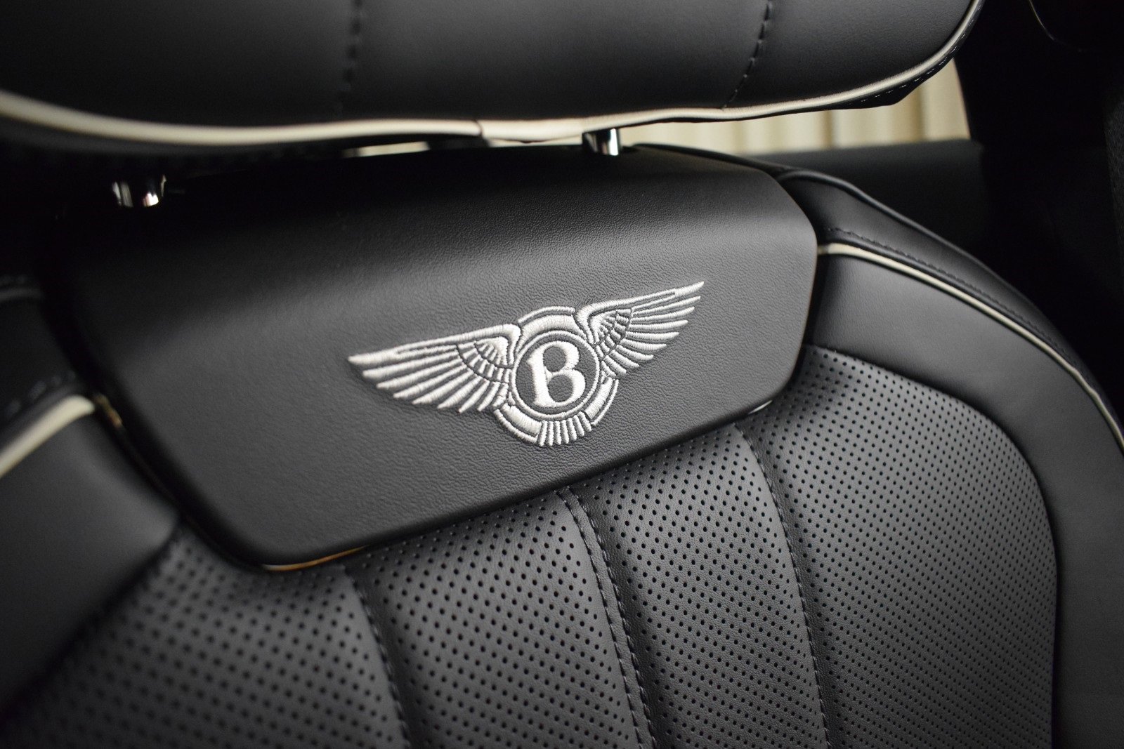 New 2026 Bentley Flying Spur Plug-In Hybrid image 37