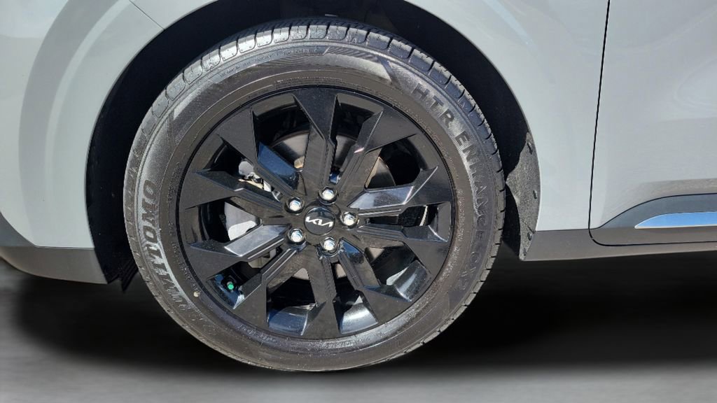 Used 2023 Kia Carnival SX Prestige image 10