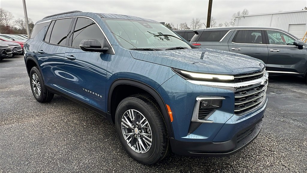 New 2026 Chevrolet Traverse LT image 3