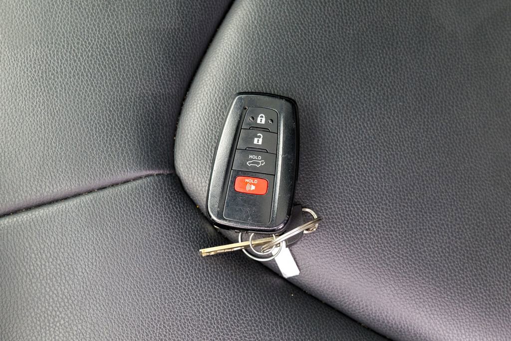 Used 2023 Toyota Highlander XLE AWD/4WD image 59