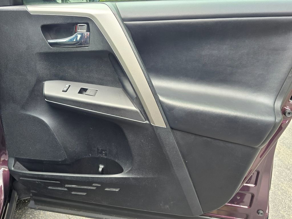 Used 2017 Toyota RAV4 XLE AWD/4WD image 21