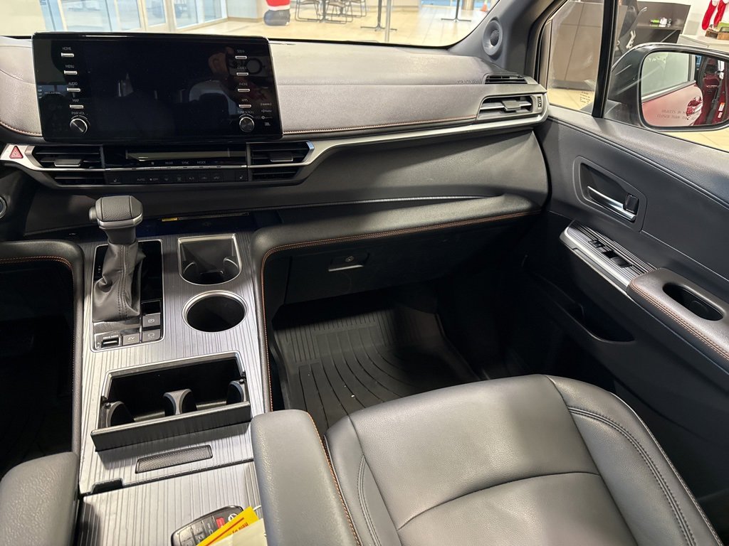 Used 2022 Toyota Sienna XSE image 20