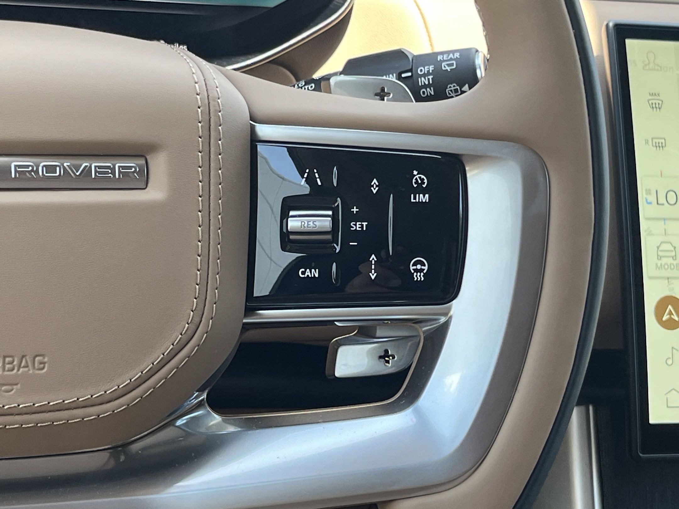 New 2025 Land Rover Range Rover Long Wheelbase SE image 22