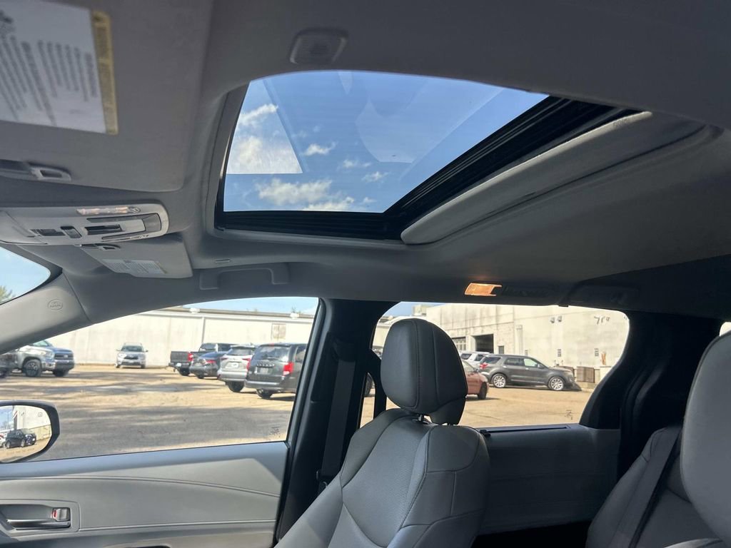 Used 2025 Toyota Sienna XLE w/ XLE Plus Package image 20