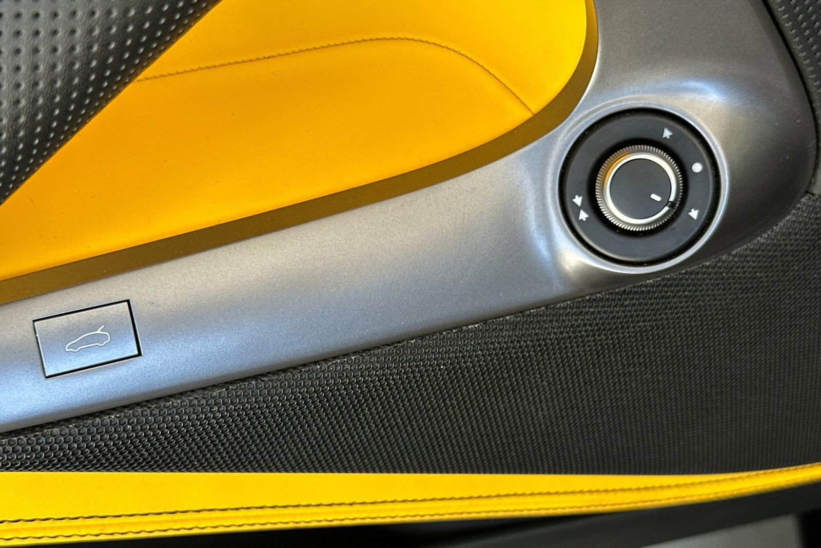 Used 2020 Ferrari 812 Superfast image 13