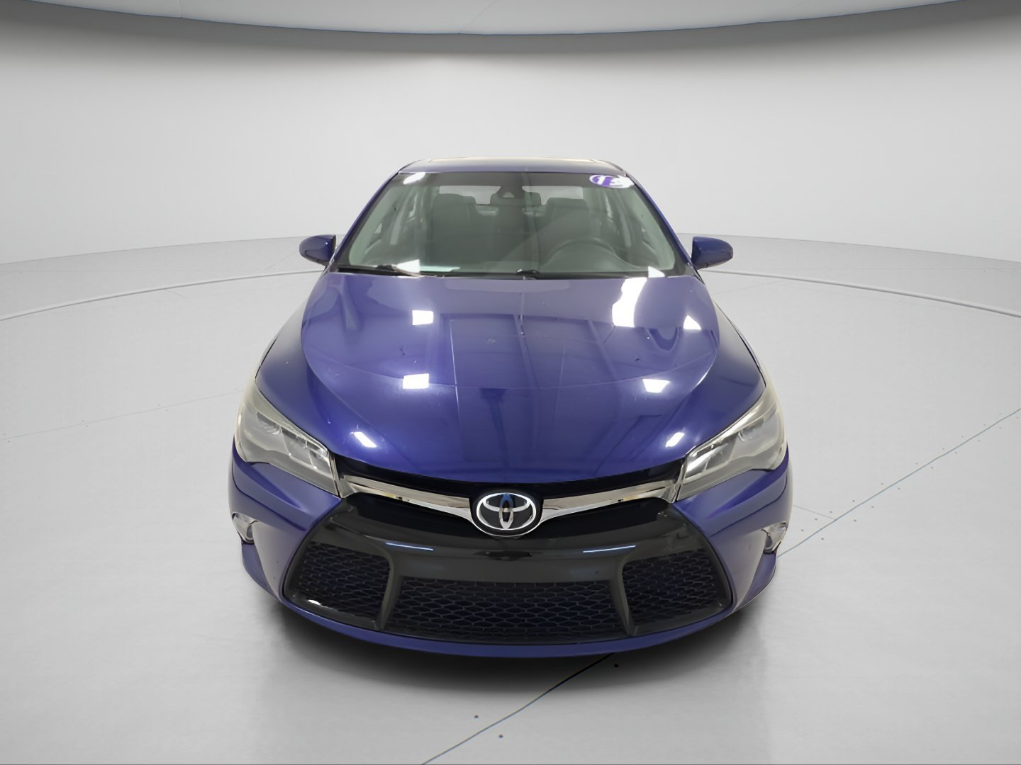 Used 2015 Toyota Camry XSE w/ Advanced Technology Package FWD image 2