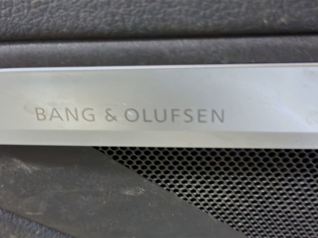 Used 2022 Audi e-tron Premium Plus image 22