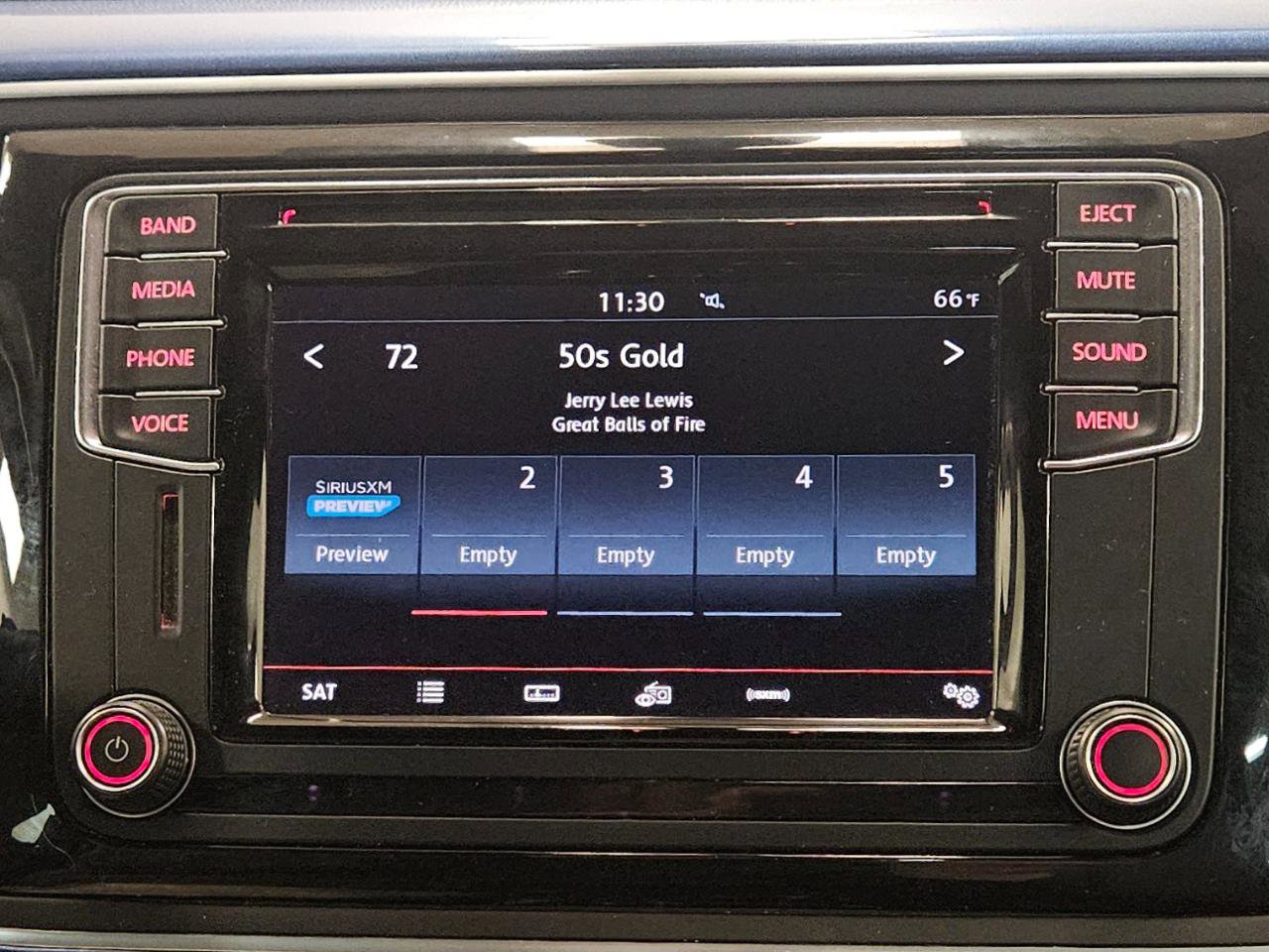 Used 2017 Volkswagen Beetle 1.8T SE FWD image 21