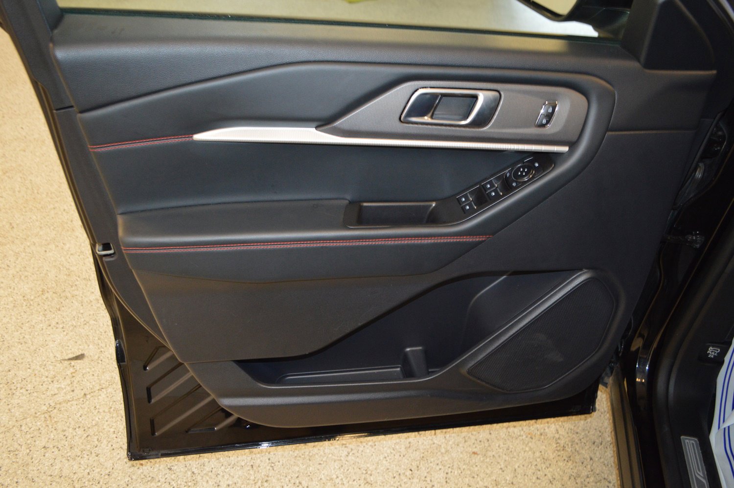 Certified 2025 Ford Explorer ST-Line image 14