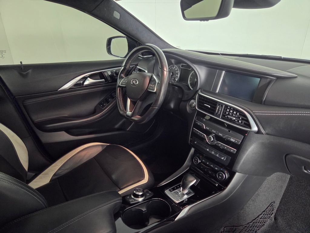 Used 2018 INFINITI QX30 Sport w/ Sport Leather Package FWD image 32