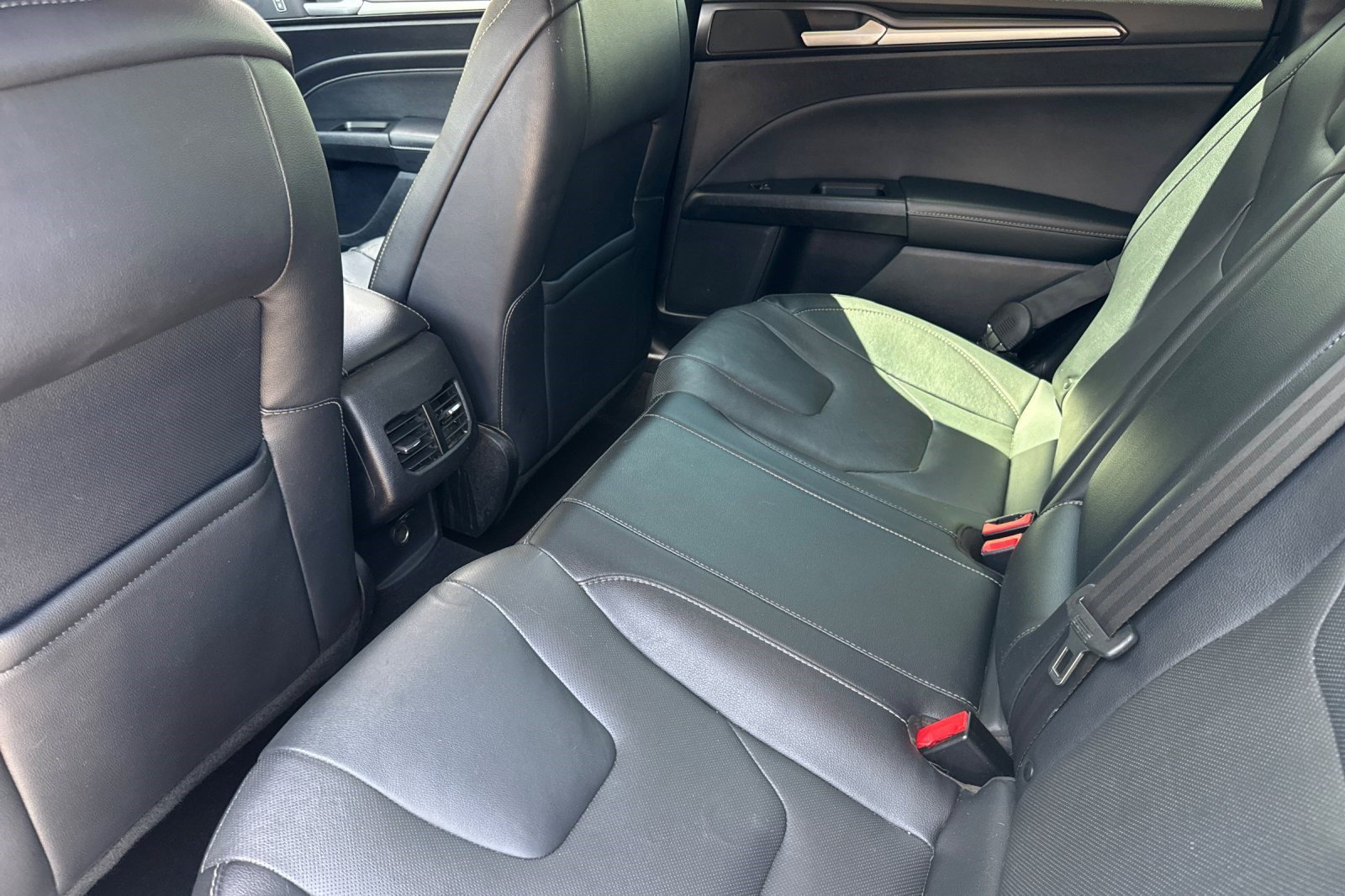 Used 2019 Ford Fusion Energi Titanium FWD image 26