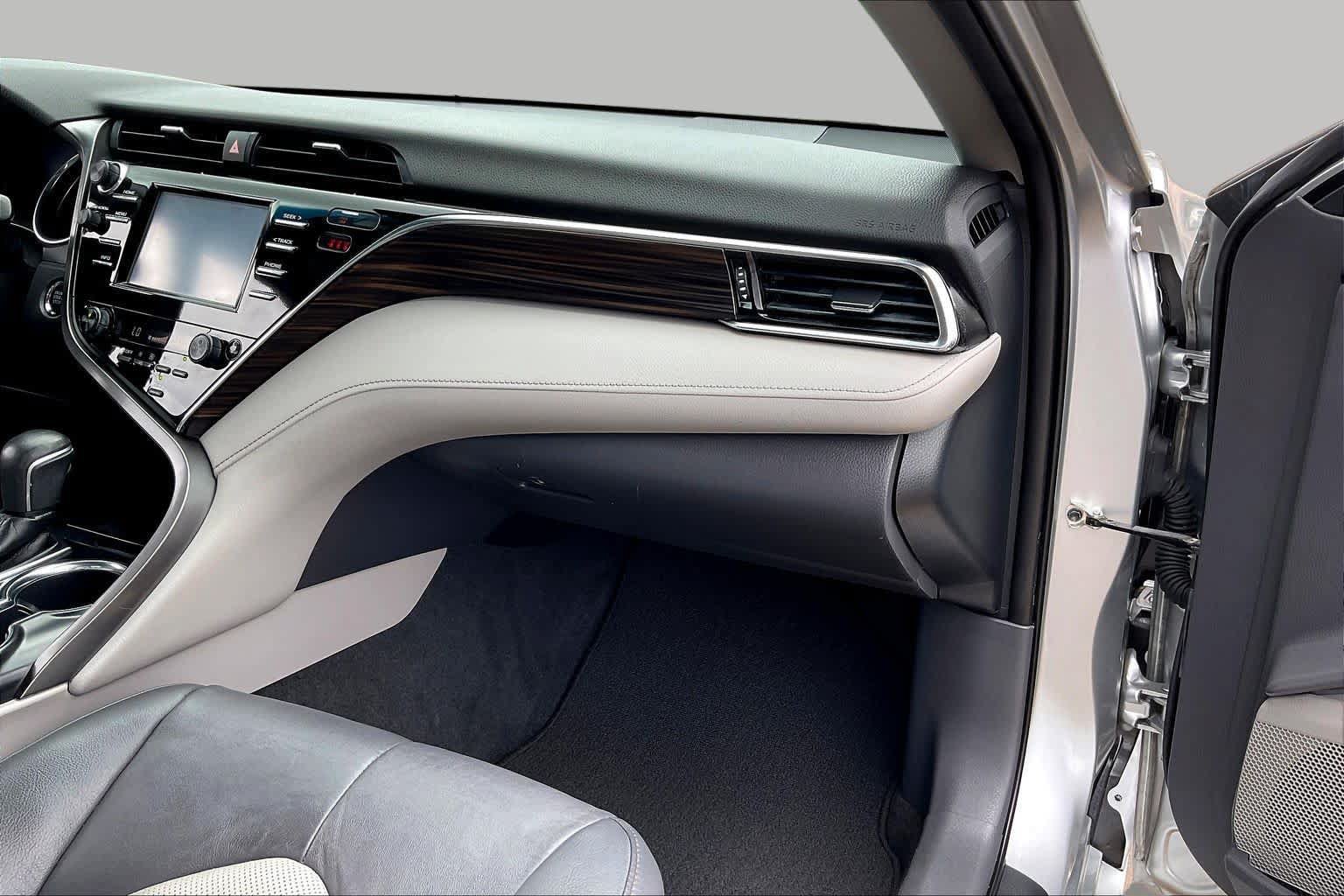 Used 2018 Toyota Camry XLE FWD image 19