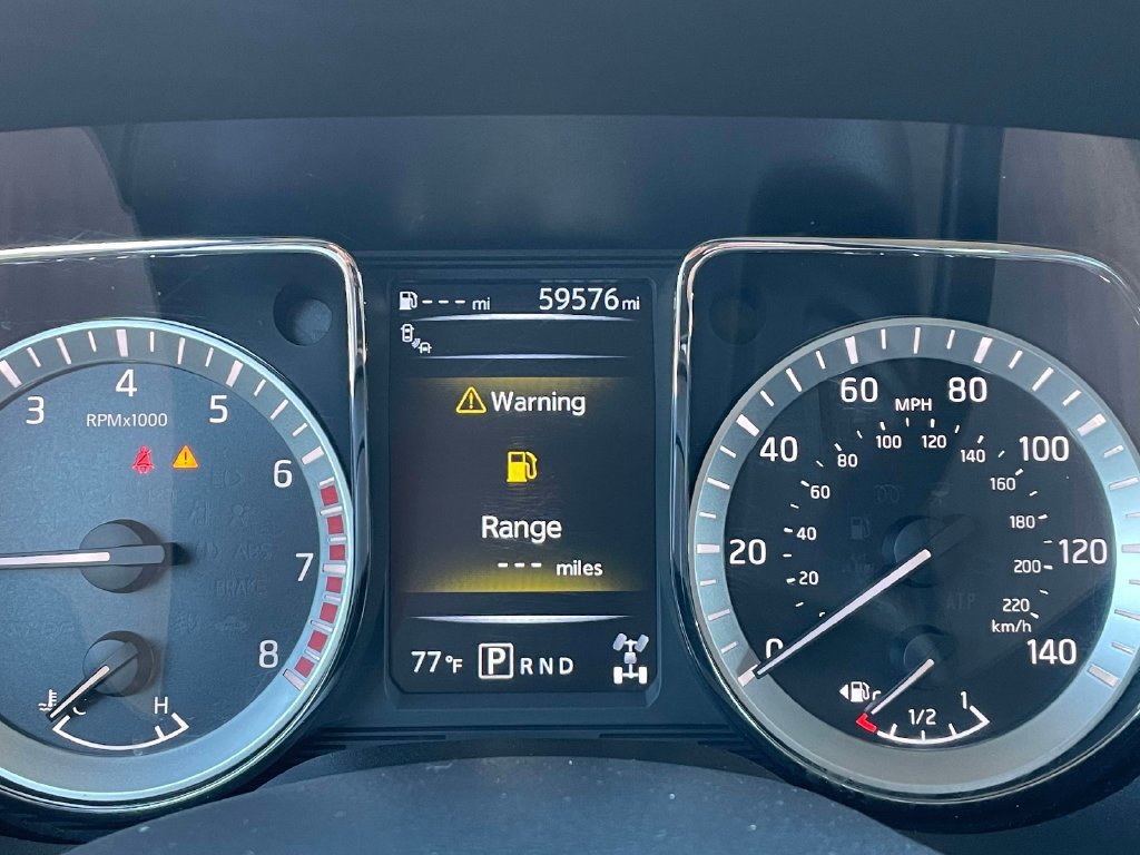 Used 2018 Nissan Titan SV w/ SV Convenience Package AWD/4WD image 24