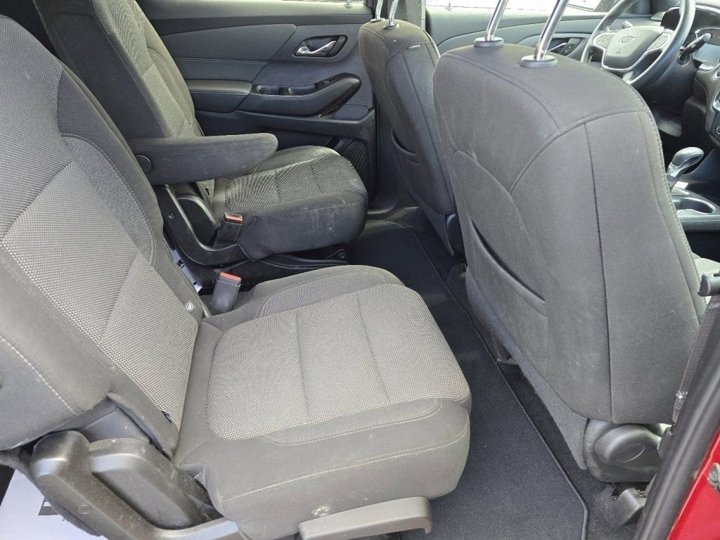 Used 2023 Chevrolet Traverse LT w/ Midnight/Sport Edition image 16
