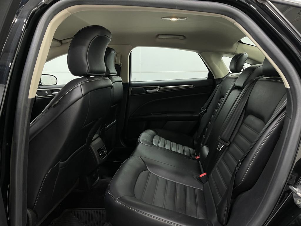 Used 2017 Ford Fusion SE w/ Fusion SE Technology Package image 26