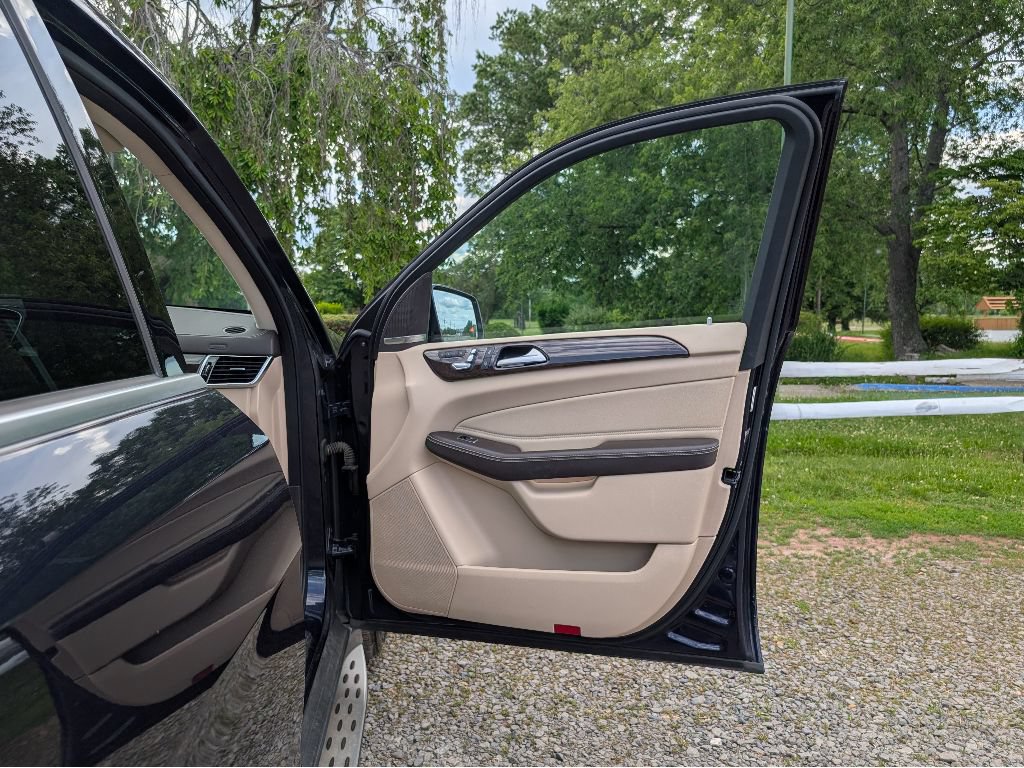 Used 2018 Mercedes-Benz GLS 450 4MATIC w/ Premium Package image 13