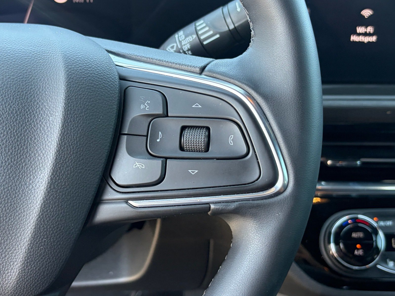 Used 2024 Buick Envista Sport Touring w/ Convenience I Package FWD image 15