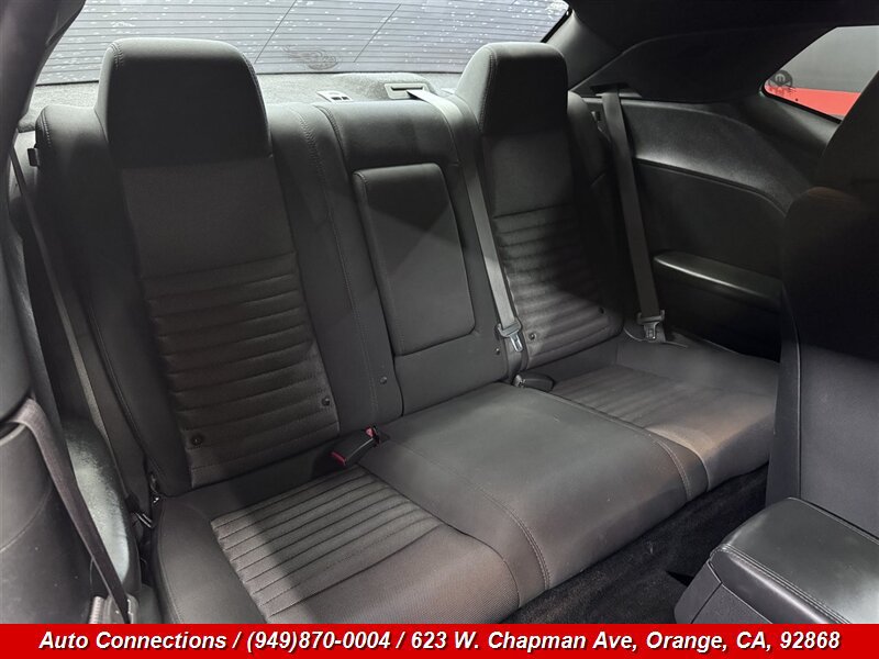 Used 2013 Dodge Challenger SXT RWD image 8