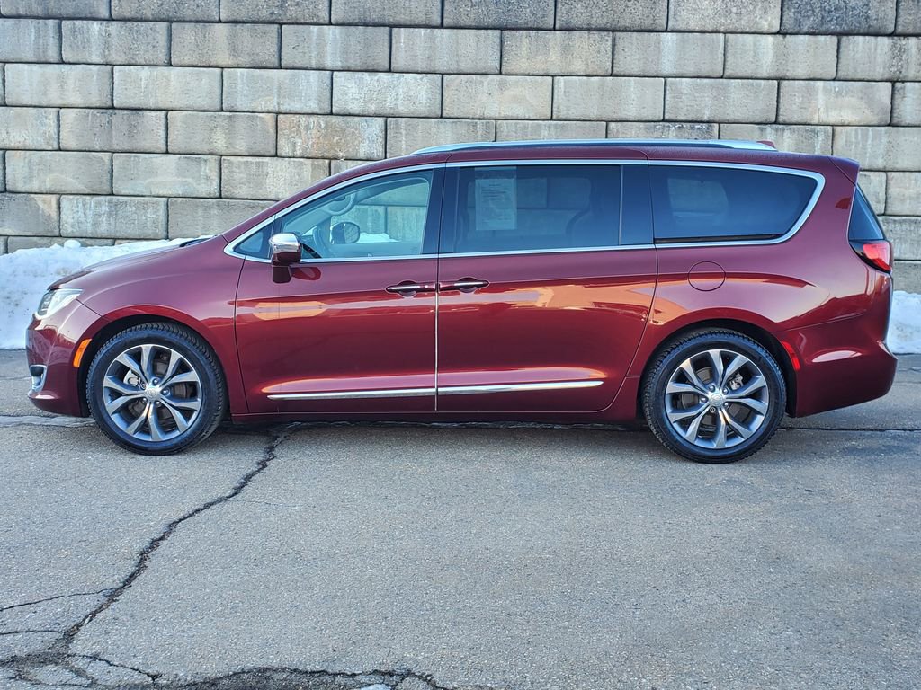 Used 2019 Chrysler Pacifica Limited w/ Tire & Wheel Group image 2