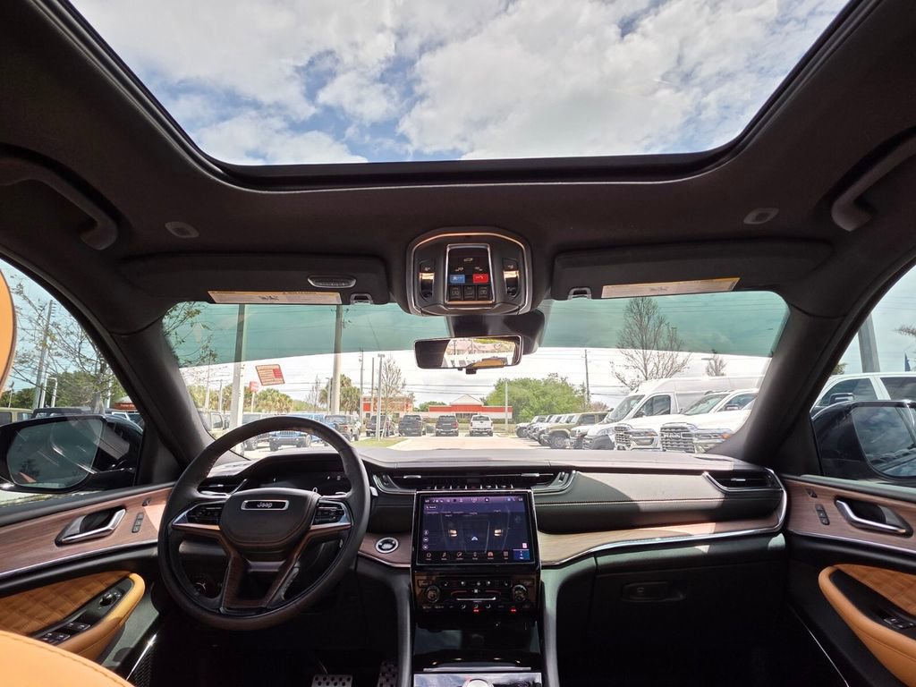 Used 2025 Jeep Grand Cherokee Summit w/ Adv Protech Group IV AWD/4WD image 20