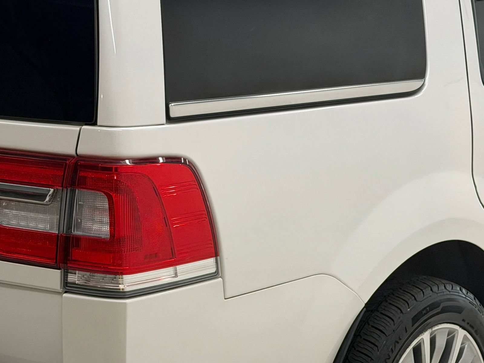 Used 2017 Lincoln Navigator Select AWD/4WD image 10