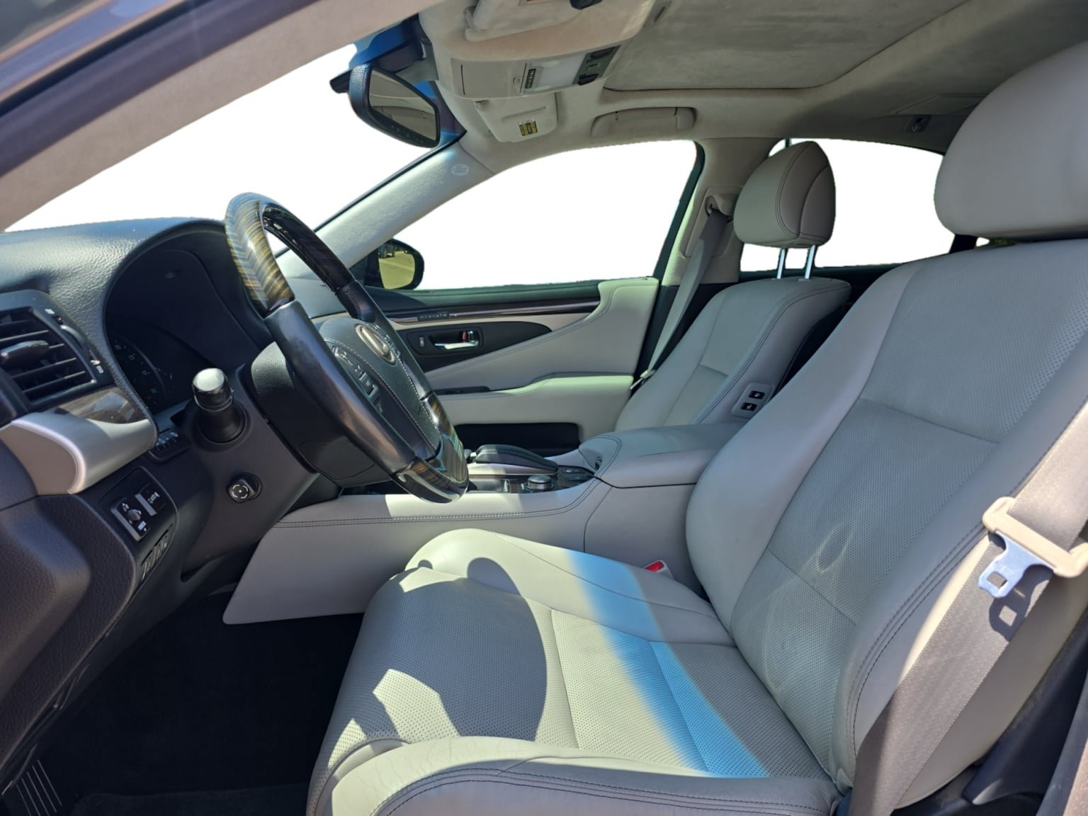 Used 2014 Lexus LS 460 w/ Comfort Package RWD image 10