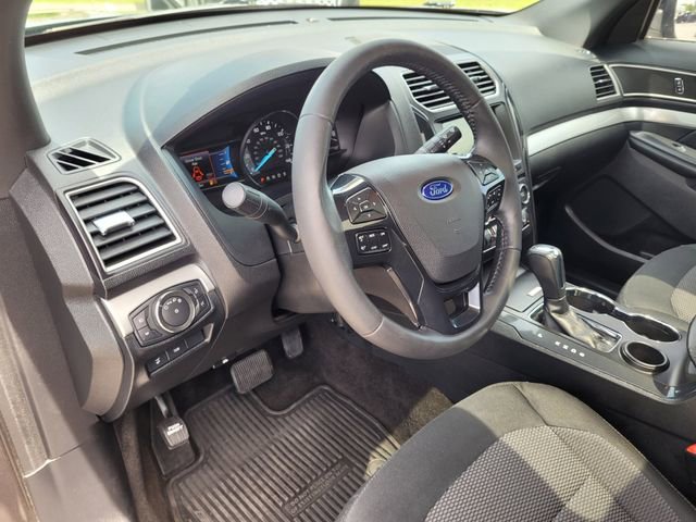 Used 2016 Ford Explorer XLT w/ Equipment Group 201A FWD image 23