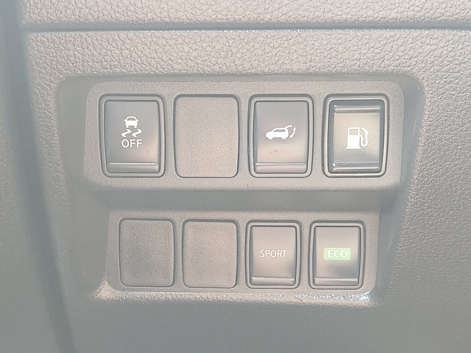 Used 2018 Nissan Rogue SV FWD image 25